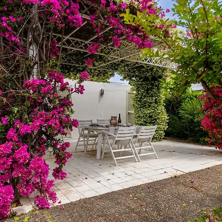 Вилла Buganvillea Near The Maracalagonis