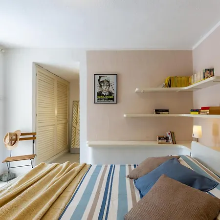 Buganvillea Near The Maracalagonis