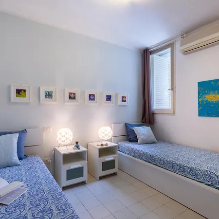 Buganvillea Near The Maracalagonis